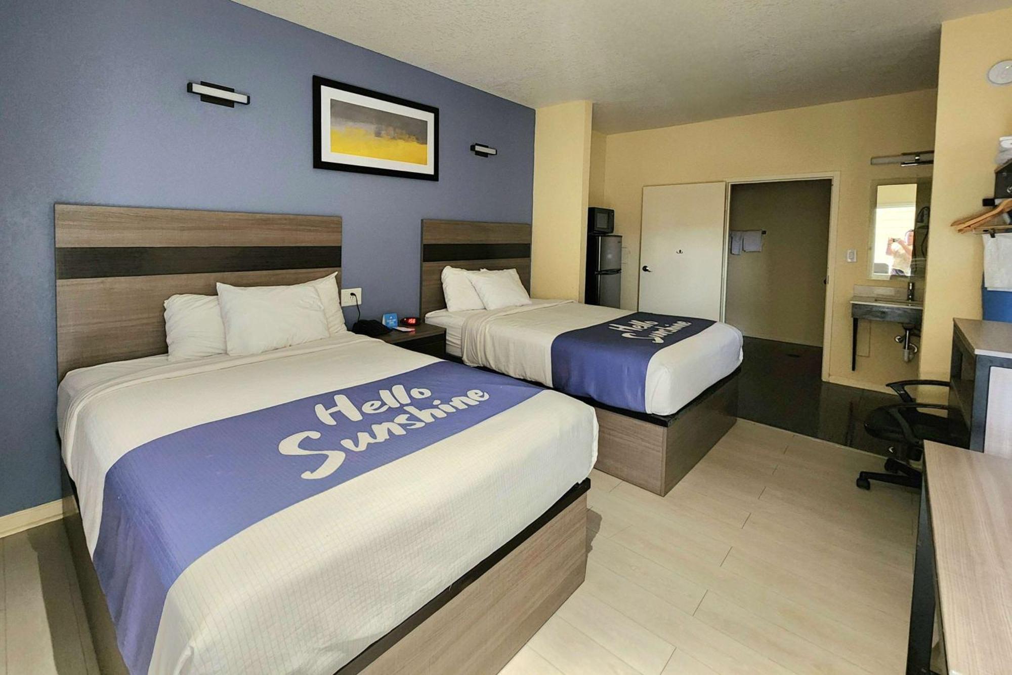 Days Inn By Wyndham Freeport Exterior foto