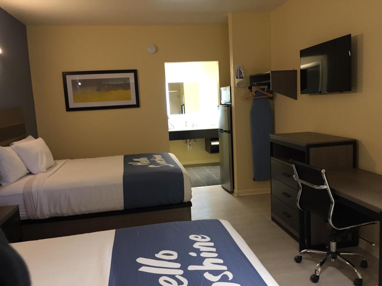 Days Inn By Wyndham Freeport Exterior foto
